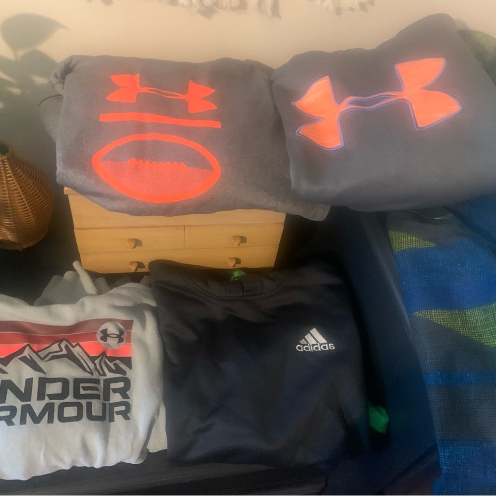 Boys 10/12 lot like new columbia jacket plus 4 hoodies